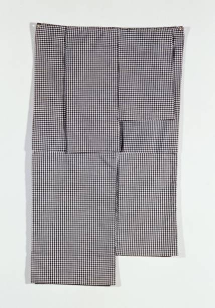 Leonilson também usava tecido em suas obras, como em Roupa de Homem (1992) Leonilson também usava tecido em suas obras, como em Roupa de Homem (1992)