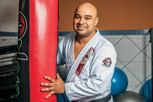 Rubens Lopes, PM e professor de jiu-jítsu, é o namorado de Milene Domingues