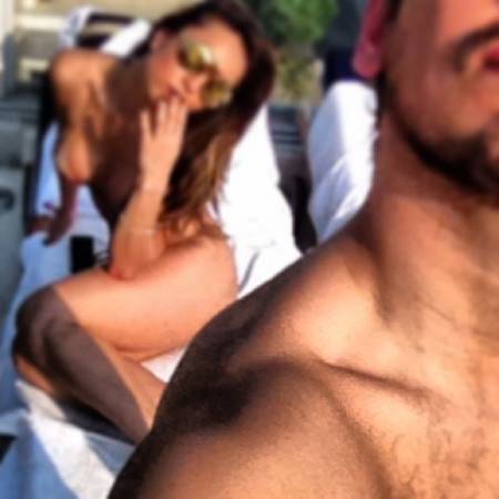 Sabrina Sato aparece aparentemente nua em foto publicada por seu namorado na internet
