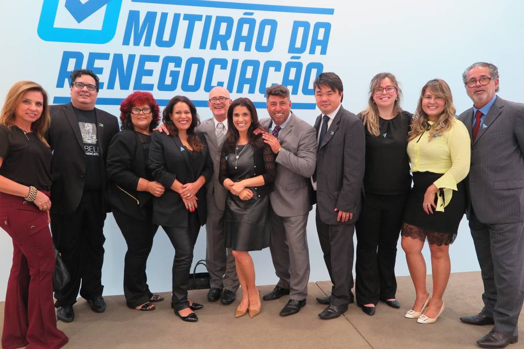 Michel Temer sanciona projeto que legaliza profissional de salão de beleza como autônomo