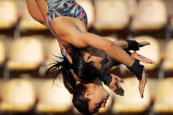 Saltadora brasileira teria irritado colega de equipe por levar atleta para quarto