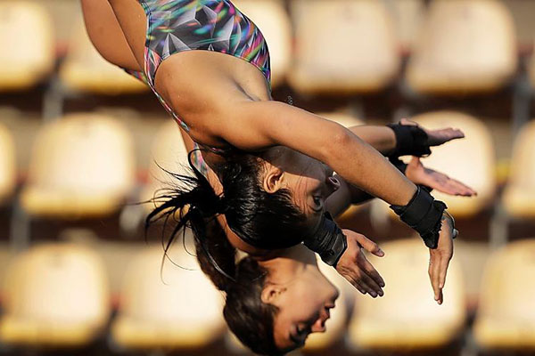 Saltadora brasileira teria irritado colega de equipe por levar atleta para quarto