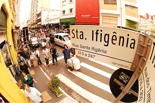 Rua Santa Ifigênia, o melhor lugar para comprar eletrônicos