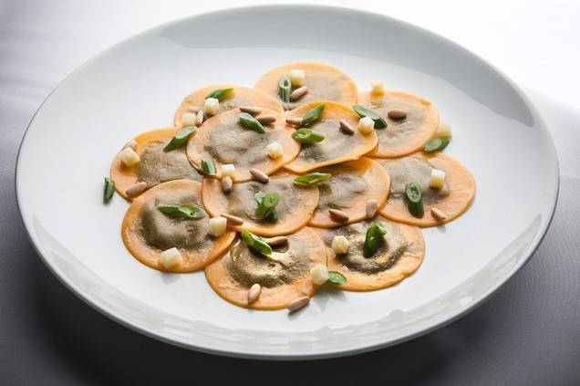 Raviolini de pesto ao molho de azeite, vagem e batata cozida Raviolini de pesto ao molho de azeite, vagem e batata cozida