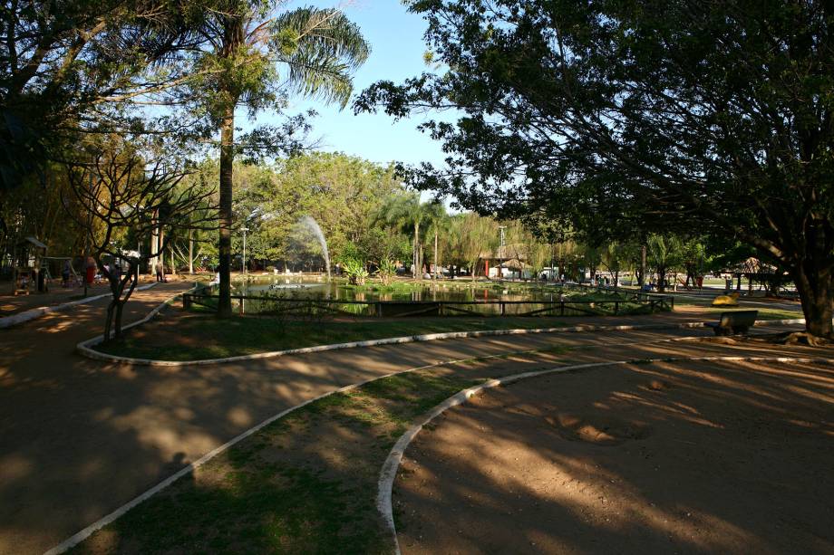 O Espaço Verde Chico Mendes possui uma área verde de 140 000 m² e é um dos principais destaques da cidade O Espaço Verde Chico Mendes possui uma área verde de 140 000 m² e é um dos principais destaques da cidade