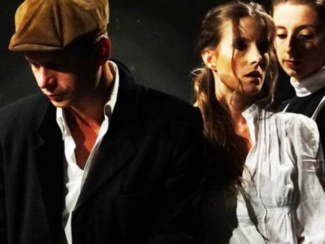 Cena da peça "Senhorita Julia" Cena da peça "Senhorita Julia"