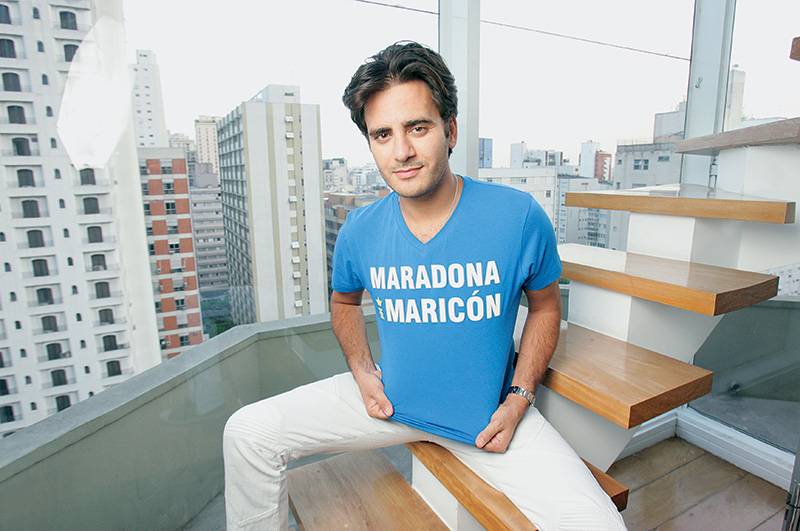 Sergio K faz camisetas com piadas sobre jogadores de futebol