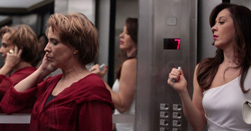 ‘Salve Jorge’: quem será a próxima vítima de Lívia? Relembre (e compare!) as seringadas da vilã