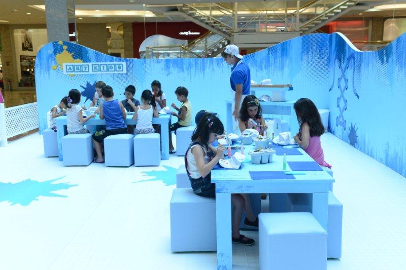 Na oficina, crianças de até doze anos têm a oportunidade de se tornarem estilistas