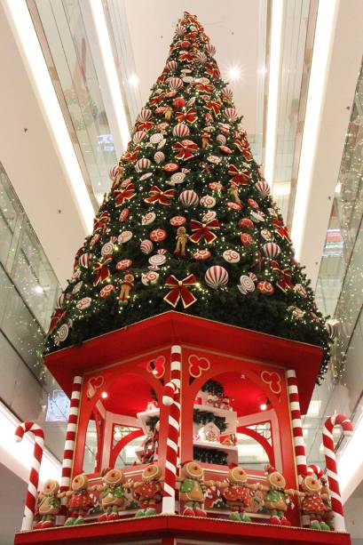 Shopping Ibirapuera: pinheiros de 11 metros chamam atenção