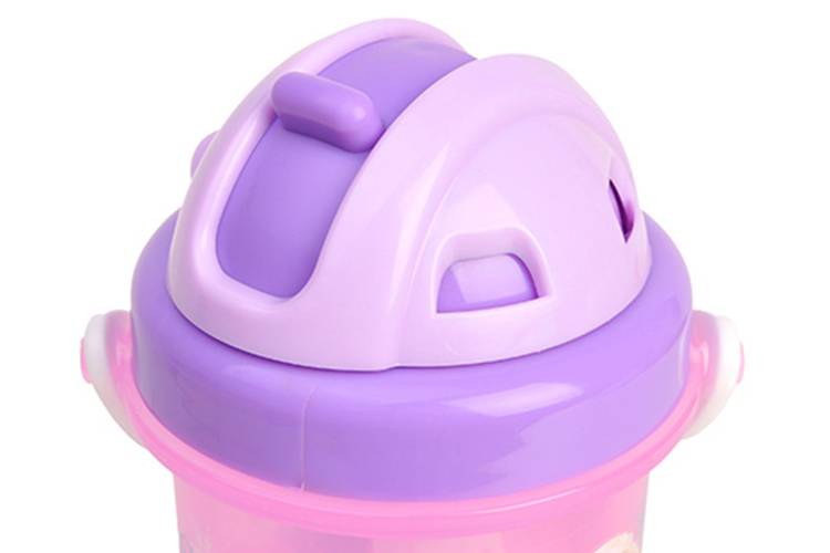 Garrafinha pode ter mais germes do que pote de água para cão