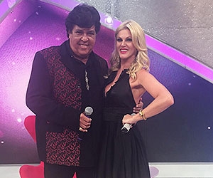 Magal concedeu entrevista a Val Marchiori no 'Programa do Raul Gil' (Foto: Divulgação)