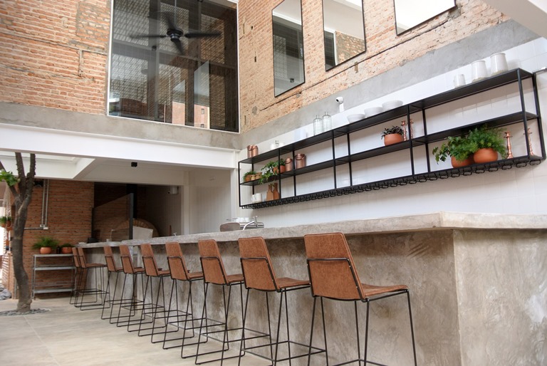 O bar da casa: drinques de Bob Rodrigues