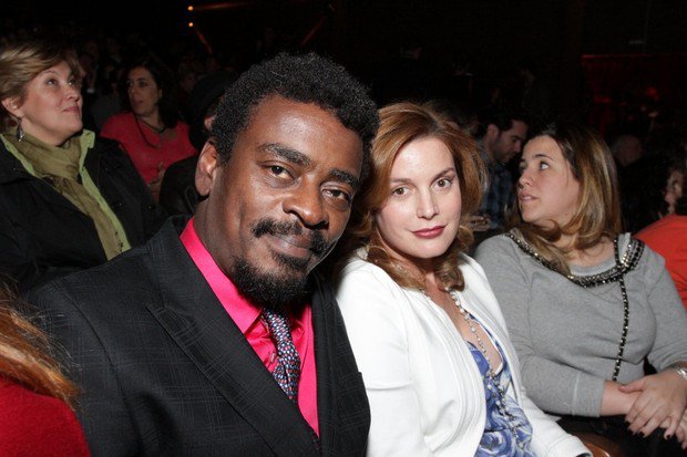 Ex-mulher de Seu Jorge, Mariana Jorge celebra o fim do casamento com tatuagem simbólica