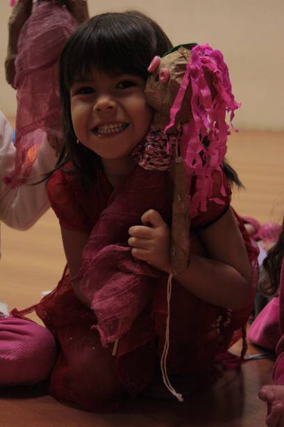 Crianças se divertem no Brincantinho, aula aberta com diversas atividades lúdicas Crianças se divertem no Brincantinho, aula aberta com diversas atividades lúdicas