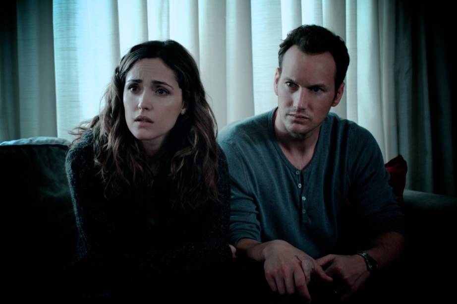 Os atores Rose Byrne e Patrick Wilson em Sobrenatural: espíritos rondam o casal