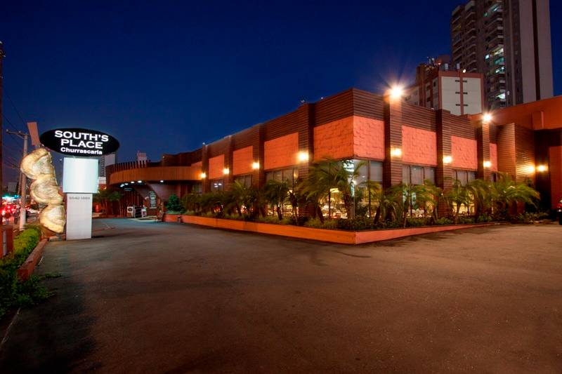 Churrascaria serve mais de 22 tipos de carnes nobres e cortes especiais Churrascaria serve mais de 22 tipos de carnes nobres e cortes especiais