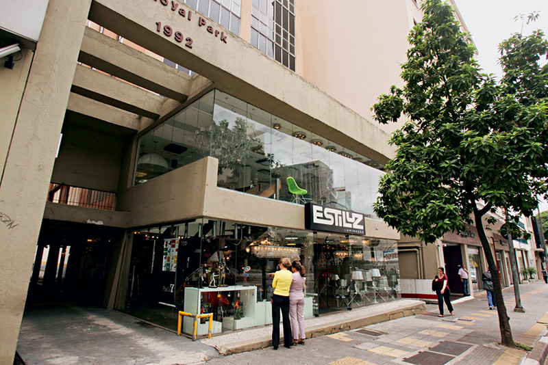 Atualmente: teatro deu lugar a loja especializada em artigos de iluminação Atualmente: teatro deu lugar a loja especializada em artigos de iluminação