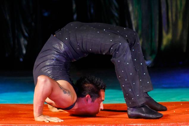 O show apresenta diversas técnicas, como o contorcionismo O show apresenta diversas técnicas, como o contorcionismo