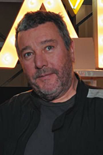 Philippe Starck: sala particular, cardápio  especial e avião