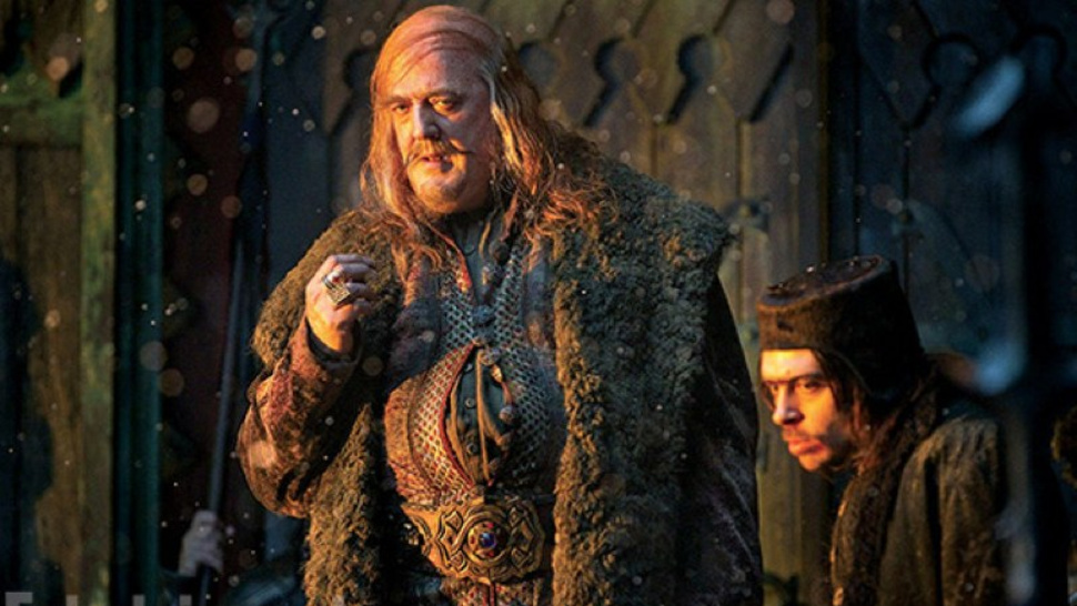 Stephen Fry se casa com homem 30 anos mais jovem e publica fotos no Twitter