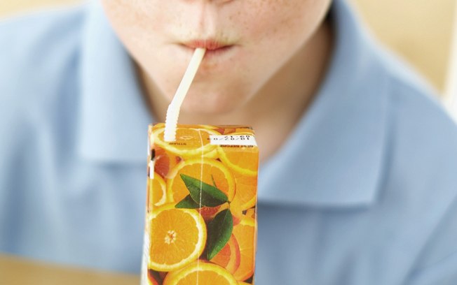 Os problemas que o suco de caixinha traz para as crinças