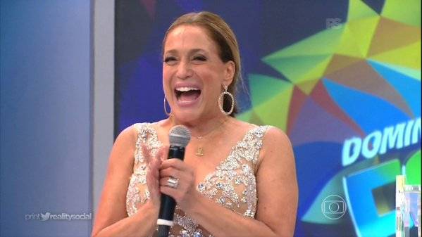 Susana Vieira perde o cílio postiço (mas não a majestade) em “show” no Domingão
