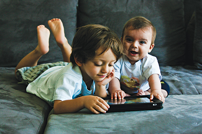 Seu bebê deve brincar com o tablet?