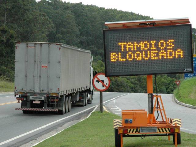 Defesa Civil interdita rodovia dos Tamoios após chuva forte