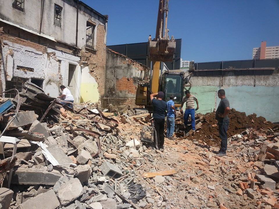 Casa no Tatuapé é demolida com gatos dentro. Dois filhotes foram encontrados mortos