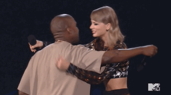 Seis anos depois de briga, Taylor Swift e Kanye West fazem as pazes no palco do VMA 2015