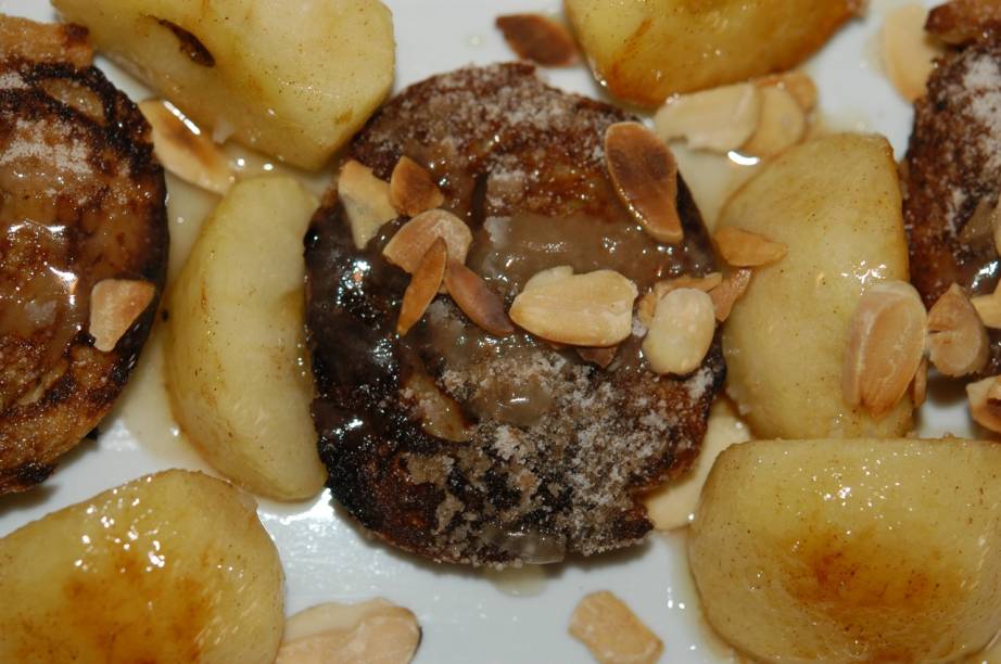 Torta de Maça com Caramelo e Flor de Sal Torta de Maça com Caramelo e Flor de Sal