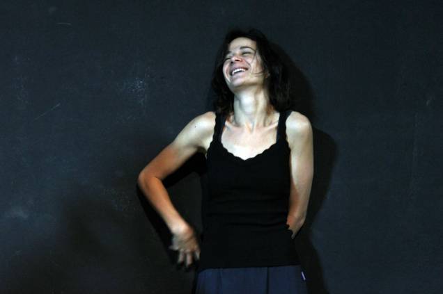 Tatiana Schunck é a protagonista do monólogo dramático "Tentativa". Tatiana Schunck é a protagonista do monólogo dramático "Tentativa".