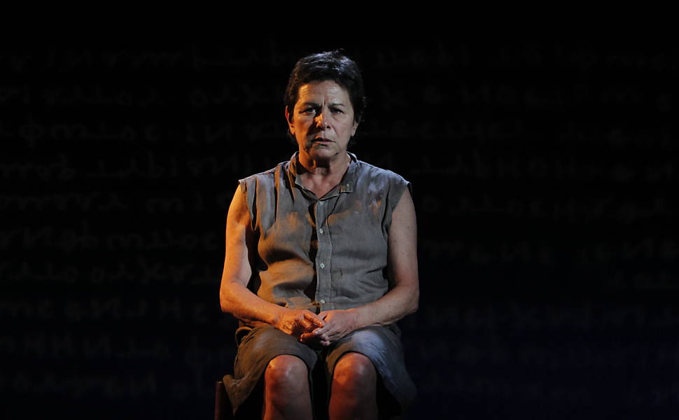 Denise Weinberg em "O Testamento de Maria": reestreia em 12 de maio (Foto: João Caldas)