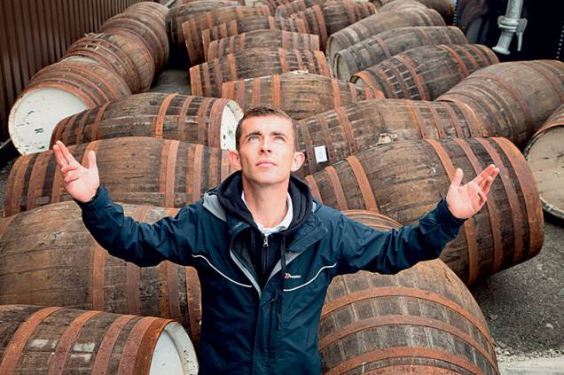 O ator Paul Brannigan em A Parte dos Anjos: descobrindo um sentido para a vida como degustador de uísque na Escócia O ator Paul Brannigan em A Parte dos Anjos: descobrindo um sentido para a vida como degustador de uísque na Escócia