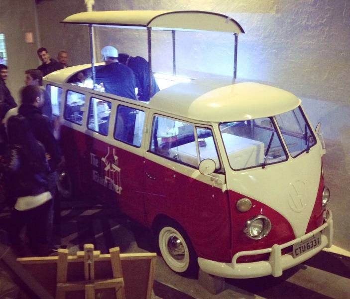 O food truck é especializado em cozinha asiática O food truck é especializado em cozinha asiática
