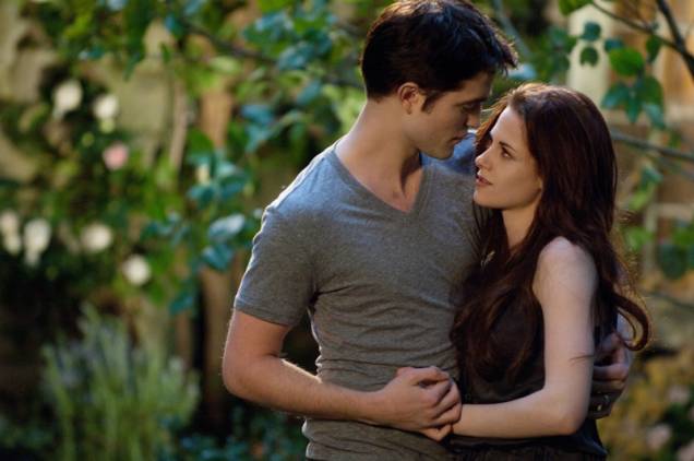 Amanhecer - Parte 2: capítulo final da saga estrelada por Robert Pattison e Kristen Stewart Amanhecer - Parte 2: capítulo final da saga estrelada por Robert Pattison e Kristen Stewart