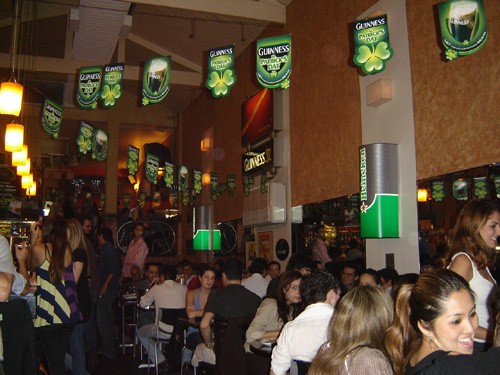 Bar The Joy participa do St.Patricks Day