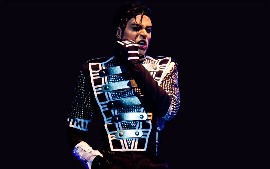 “Tributo This Is It” leva o que seria o último show de Michael Jackson para o palco do Teatro Bradesco nesta terça-feira (25) “Tributo This Is It” leva o que seria o último show de Michael Jackson para o palco do Teatro Bradesco nesta terça-feira (25)