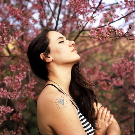 Paulistana Tiê abre para o Coldplay no Brasil