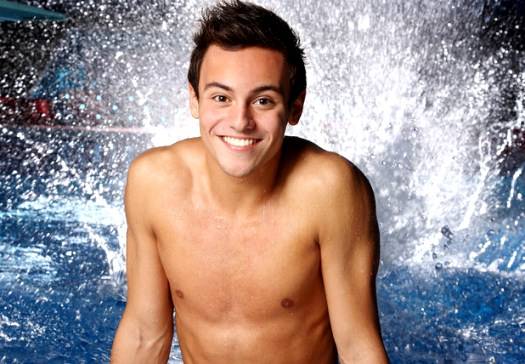 Atleta britânico Tom Daley discute sua sexualidade em vídeo: “estou namorando um cara”