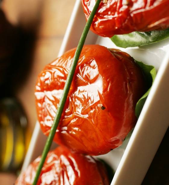 Tomates assados são boa opção de antepasto Tomates assados são boa opção de antepasto