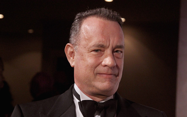 Tom Hanks, com coronavírus, posta foto abatido: “estamos em isolamento”