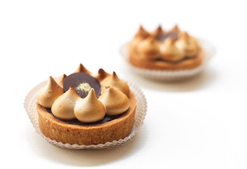 A torta mantiqueira mistura banana caramelada, ganache de chocolate e marshmallow de café A torta mantiqueira mistura banana caramelada, ganache de chocolate e marshmallow de café