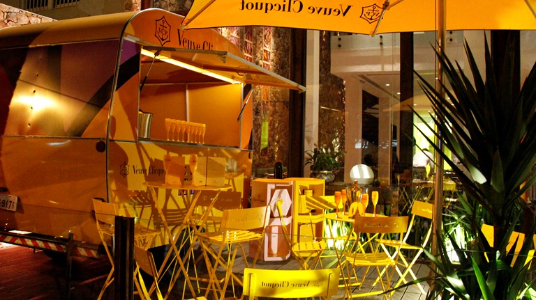 Estacionado na agradável varanda do restaurante: até 11 de setembro