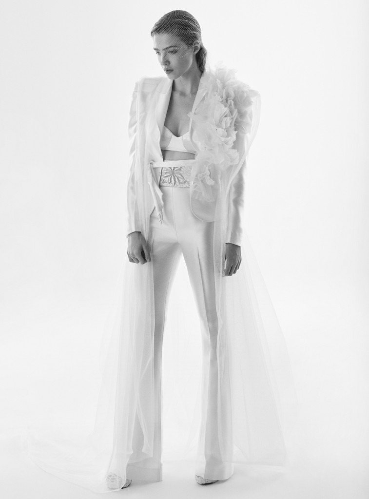 Terno feminino criado por Lucas Anderi: op&ccedil;&atilde;o ideal para noivas que far&atilde;o destination e mini wedding