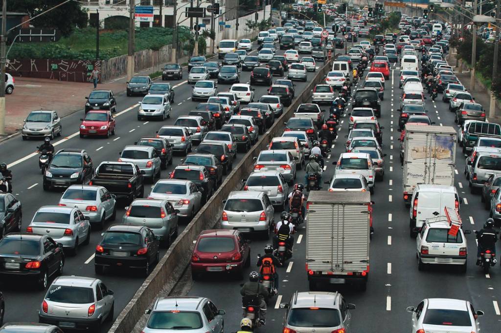 Rodízio de veículos volta nesta segunda-feira (15)