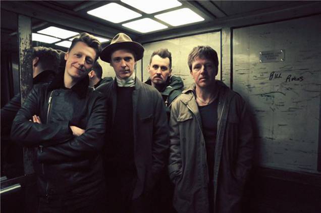 O quarteto escocês Travis mostra o indie pop do novo disco, <em>Where You Stand</em> - 17h30 no Palco Terra O quarteto escocês Travis mostra o indie pop do novo disco, <em>Where You Stand</em> - 17h30 no Palco Terra