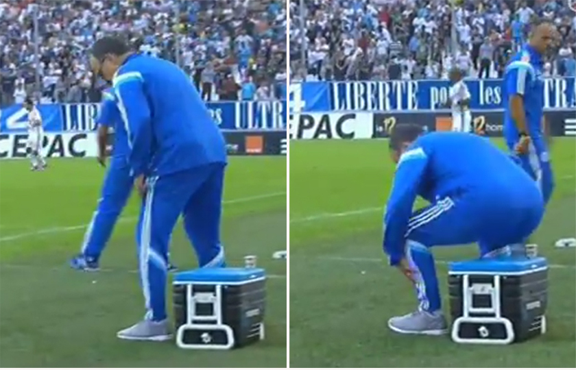 Técnico toma susto ao sentar em café quente durante jogo de futebol