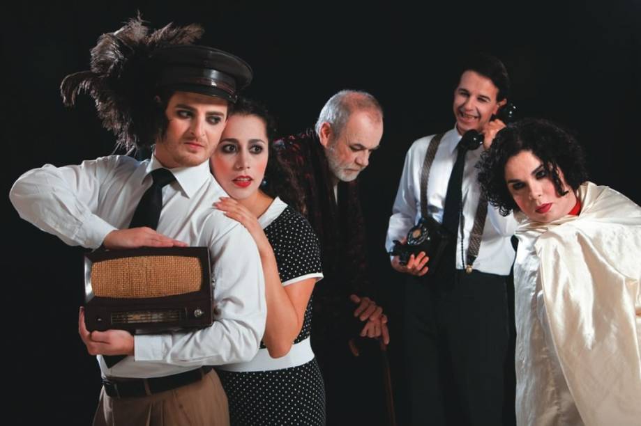 Davi Reis, Thaís Aguiar, Cacá Amaral, Valdir Rivaben e Isadora Ferrite no drama Três Casas (Tríptico Alfrediano) Davi Reis, Thaís Aguiar, Cacá Amaral, Valdir Rivaben e Isadora Ferrite no drama Três Casas (Tríptico Alfrediano)